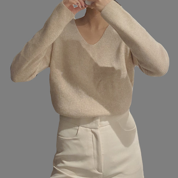 V-neck cashmere sweater cream