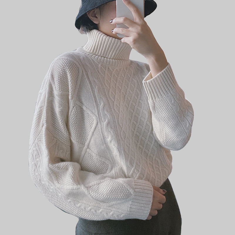 High-neck knitted cashmere sweater ivory